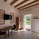 Aux Ecuries Du Chateau Bed & Breakfast Contremoulins