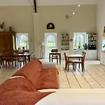 Aux Ecuries Du Chateau Bed & Breakfast Contremoulins