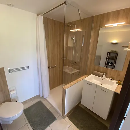 D'hotes Aux Ecuries Du Chateau Bed & Breakfast *