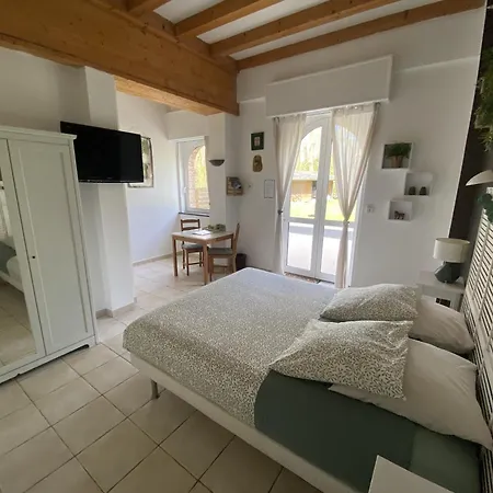 Aux Ecuries Du Chateau Bed & Breakfast Contremoulins