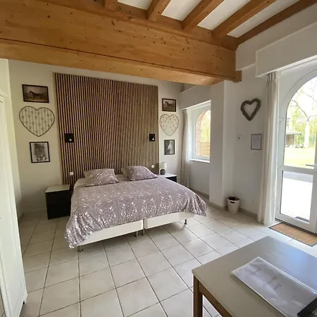 D'hotes Aux Ecuries Du Chateau Bed & Breakfast