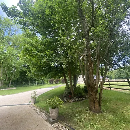 D'hotes Aux Ecuries Du Chateau Bed & Breakfast Contremoulins