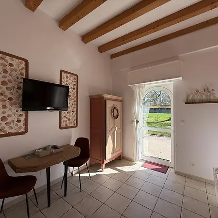 Aux Ecuries Du Chateau Nocleg ze śniadaniem Contremoulins