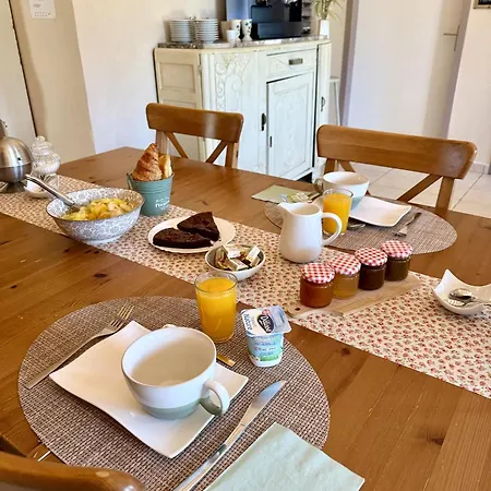 D'hotes Aux Ecuries Du Chateau Contremoulins