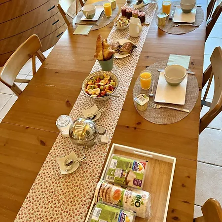 D'hotes Aux Ecuries Du Chateau Bed & Breakfast