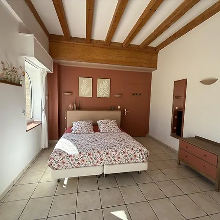 Aux Ecuries Du Chateau Oda ve Kahvaltı Contremoulins