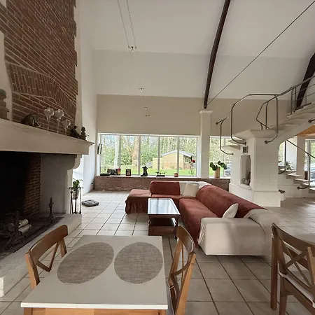 Aux Ecuries Du Chateau Bed & Breakfast